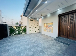 10 Marla Beautiful Modern Design Brand New House Available For Sale , Central Park Housing Scheme