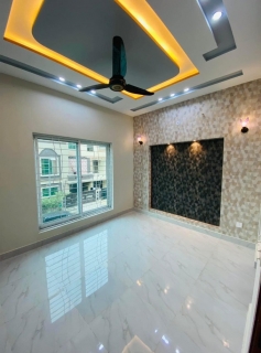 5 Marla Brand New House In Bahria Town Lahore Sector D , Bahria Town