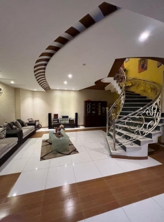 3.5 Kanal Luxury home for sale , Bani Gala