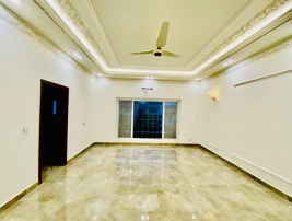 55 Marla Classical Important House With Beautiful Lown In GARDEN CITY ZONE.1, Garden Town