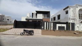 1 kanal Lavish House For Sale