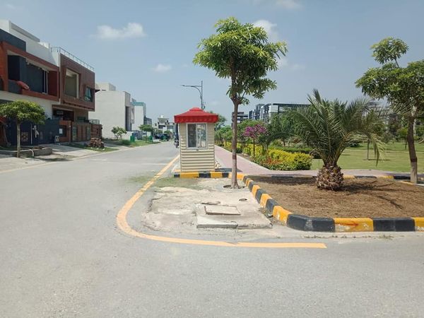 *Faisal Town* *phase* 1   Block C  *urgent For Sale*  *Size 25-50*  *Plot no 400* series