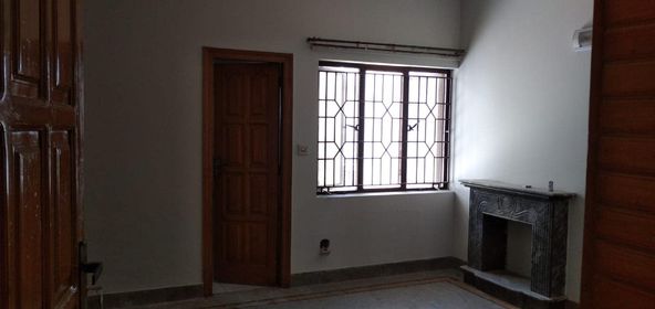 1 kanal nicely maintained house available for rent in I-8