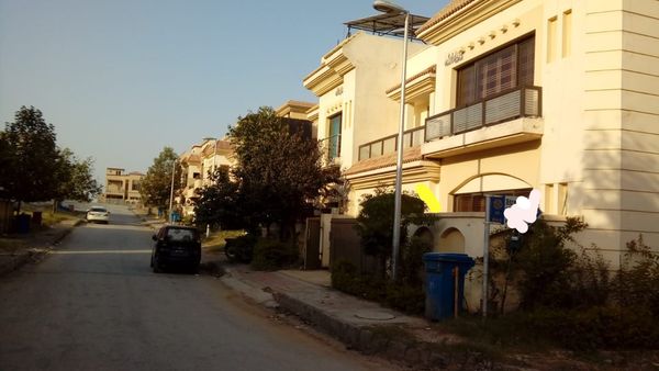 9 Marla Corner House HOUSE FOR SALE*Bahria Town phase 8 safari valley●, Bahria Town Rawalpindi