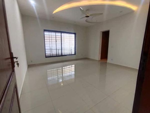 1 kanal  Portion Availble For Rent ln D H A  phase 2, DHA Defence