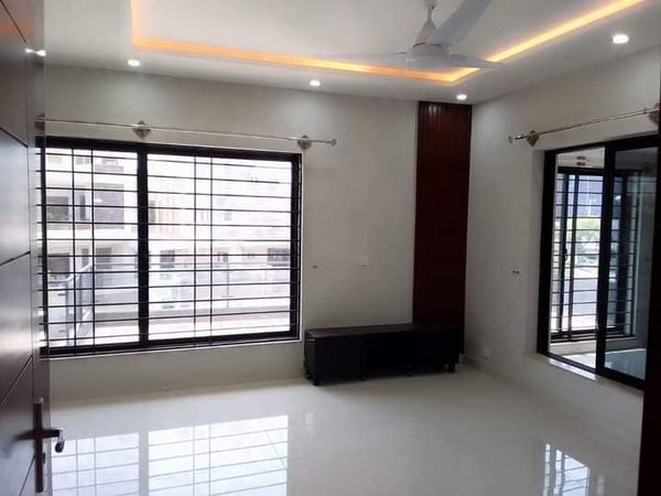 House available for Rent 1 kanal uper portion, DHA Defence