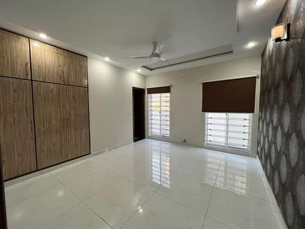 1 kanal  Portion Availble For Rent ln D H A  phase 2 , DHA Defence