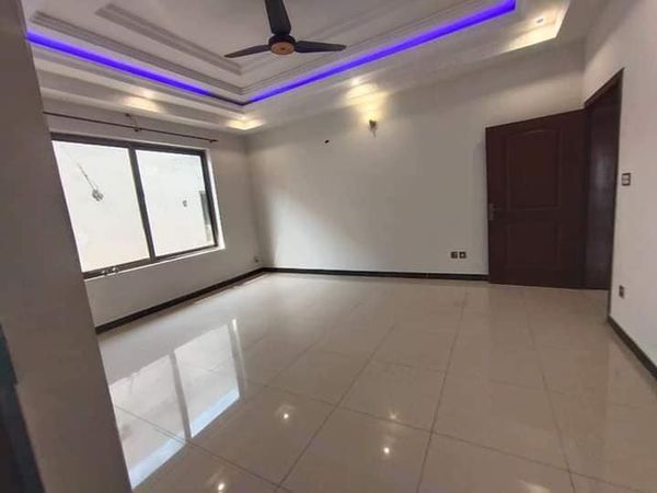 1 kanal  Portion Availble For Rent ln D H A  phase 2 , DHA Defence